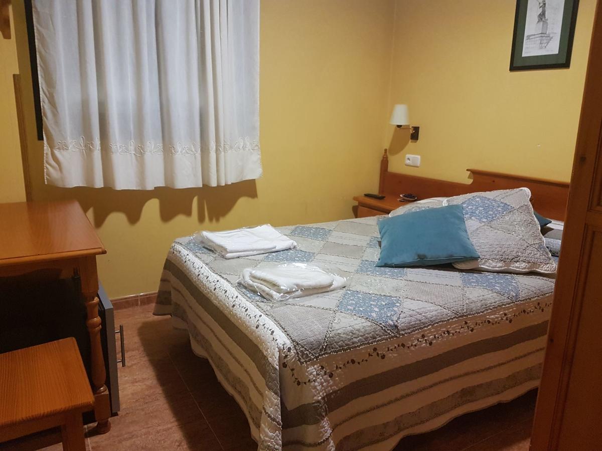 Hostal Los Nogales カンガス・デル・ナルセア エクステリア 写真