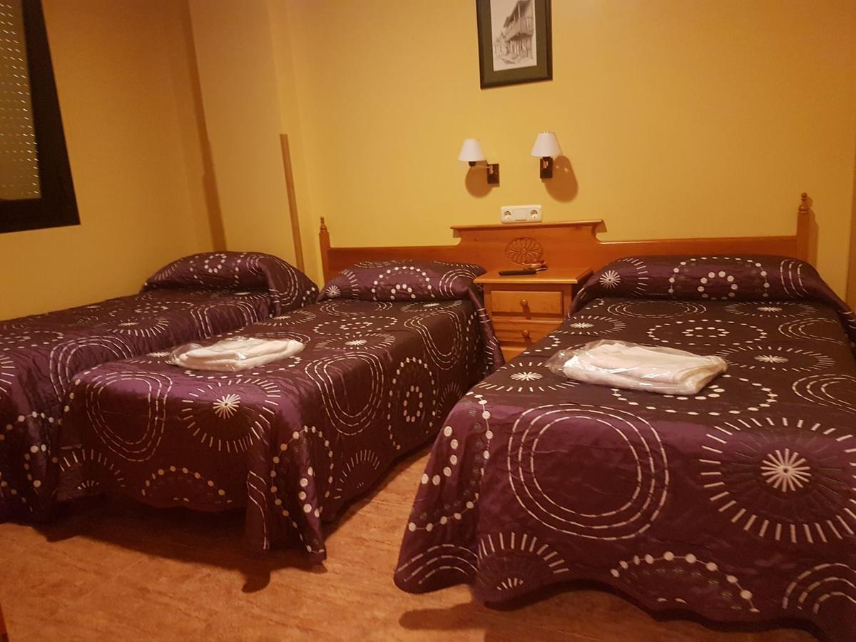 Hostal Los Nogales カンガス・デル・ナルセア エクステリア 写真
