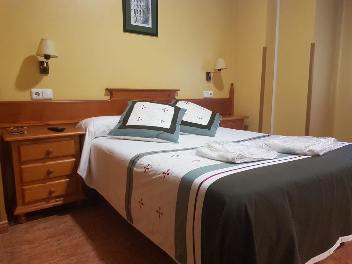 Hostal Los Nogales カンガス・デル・ナルセア エクステリア 写真