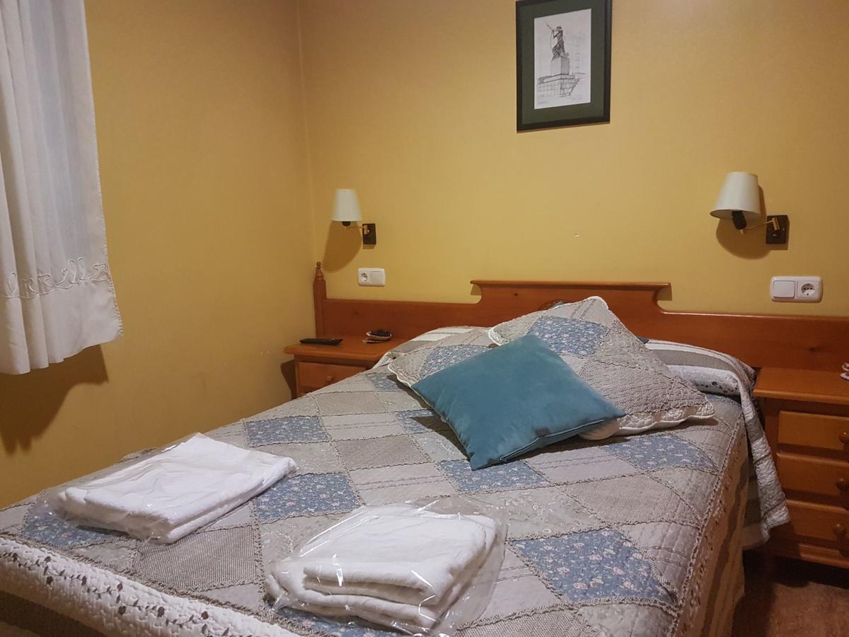 Hostal Los Nogales カンガス・デル・ナルセア エクステリア 写真