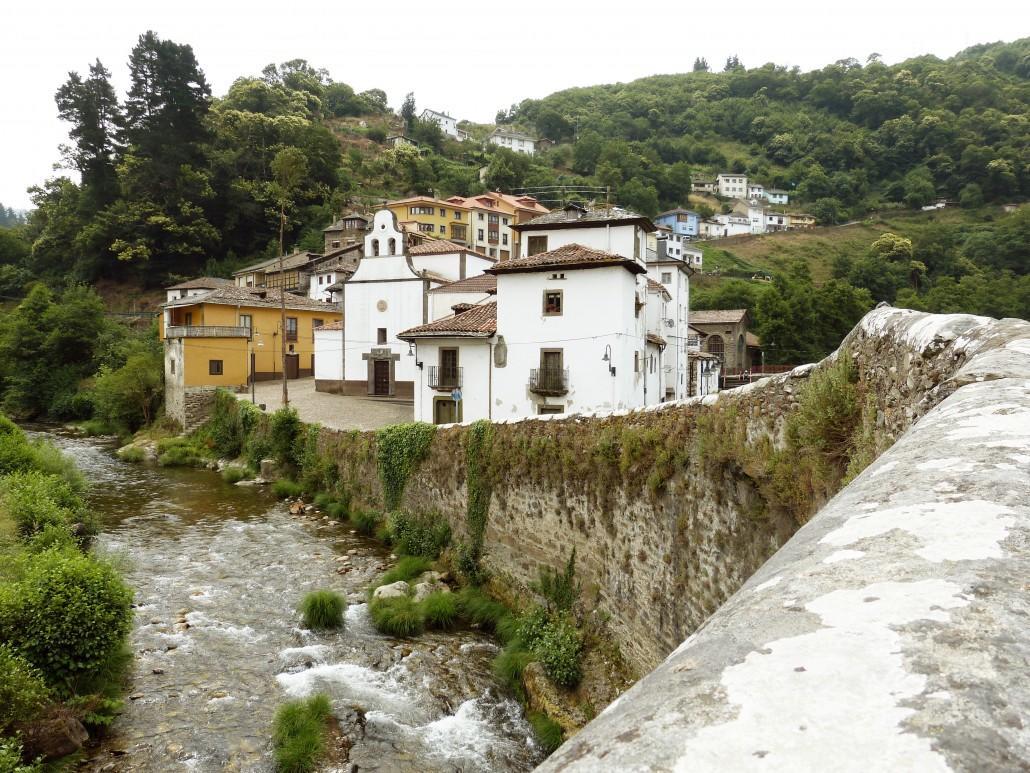 Hostal Los Nogales カンガス・デル・ナルセア エクステリア 写真