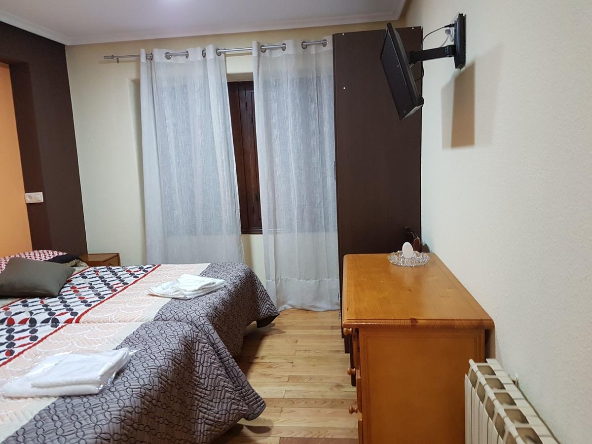 Hostal Los Nogales カンガス・デル・ナルセア エクステリア 写真