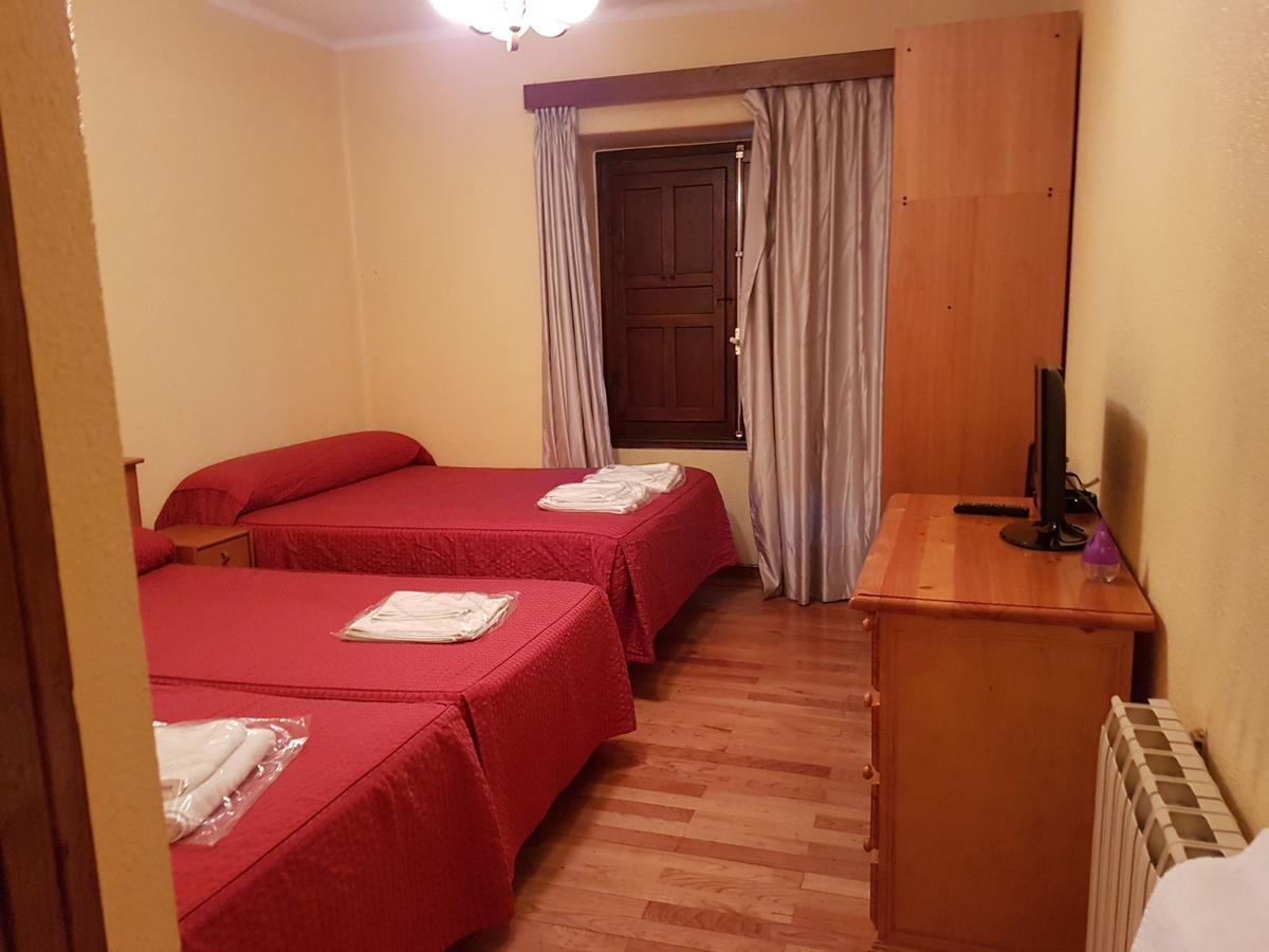 Hostal Los Nogales カンガス・デル・ナルセア エクステリア 写真