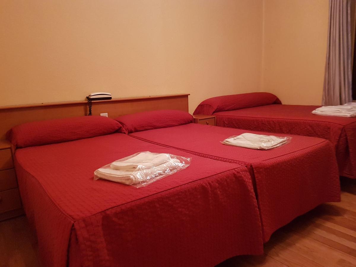 Hostal Los Nogales カンガス・デル・ナルセア エクステリア 写真